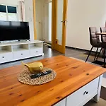 Cecilienhof Velden - Terrace & Central Apartment