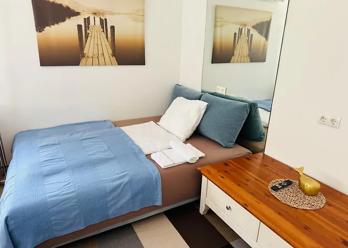 Cecilienhof - Apartment With Ac & Terrace Near Velden Centre *