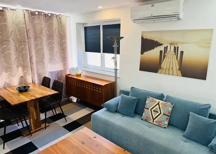 Apartamento Cecilienhof - Apartment With Ac & Terrace Near Velden Centre Velden am Wörthersee